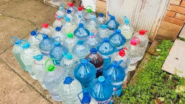 Митнически служители от Териториална дирекция Митница Русе конфискуваха 380 литра